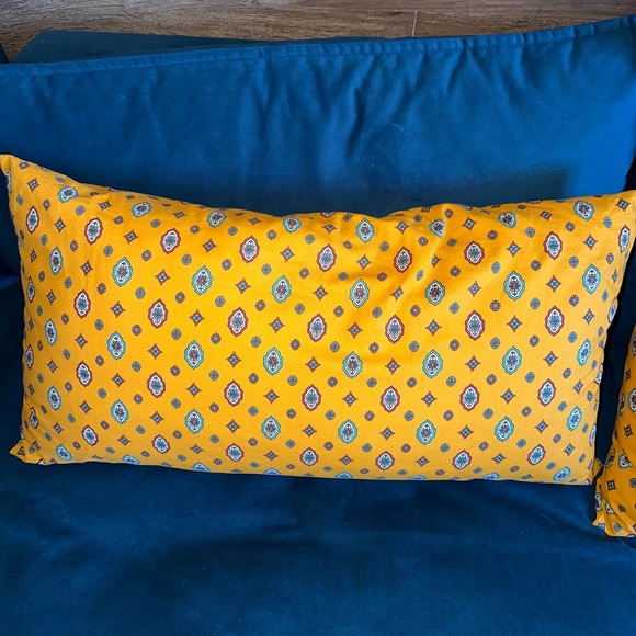 Throw Pillows Set - Picture 3 of 6